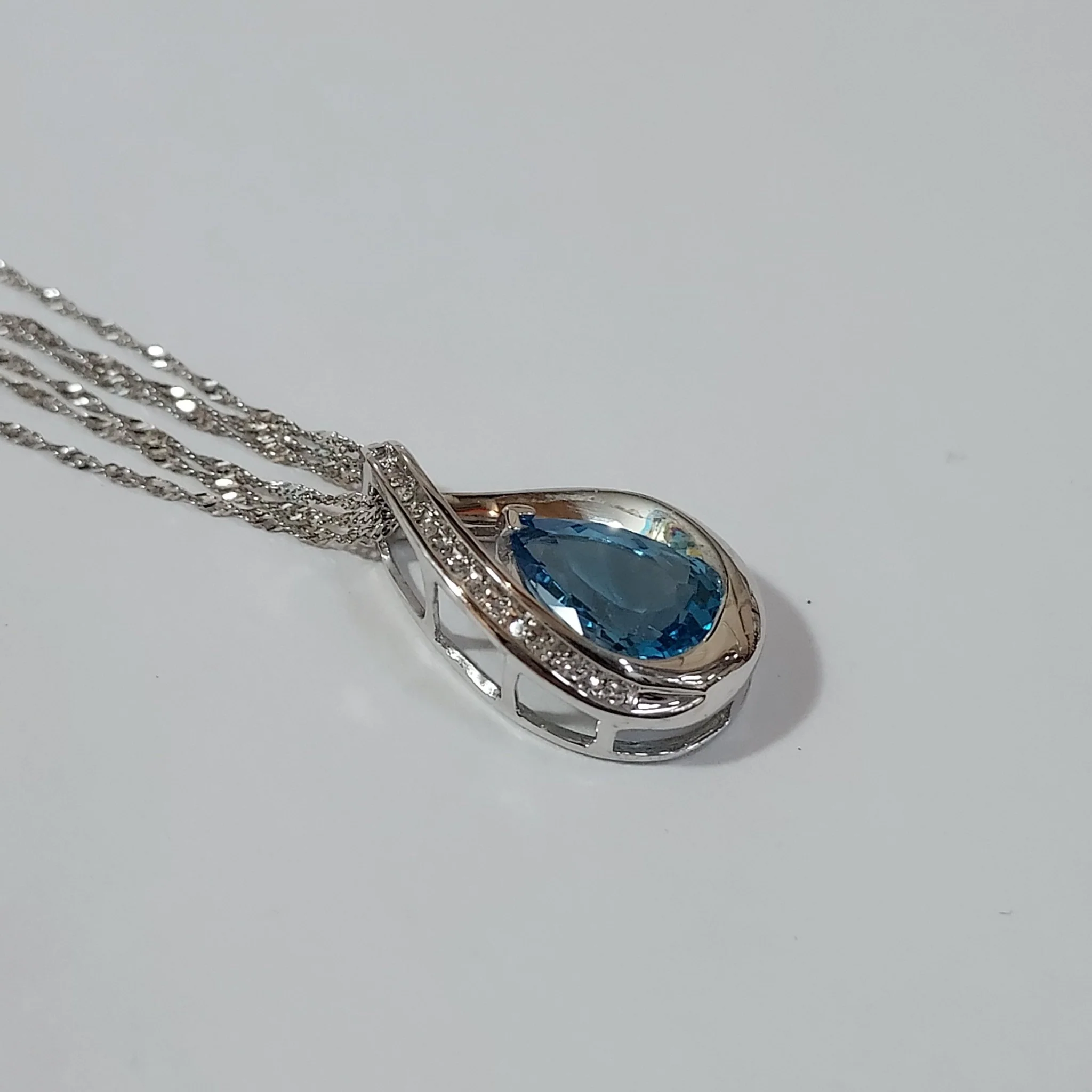 14K Gold Diamond & Topaz Necklace - Image 4