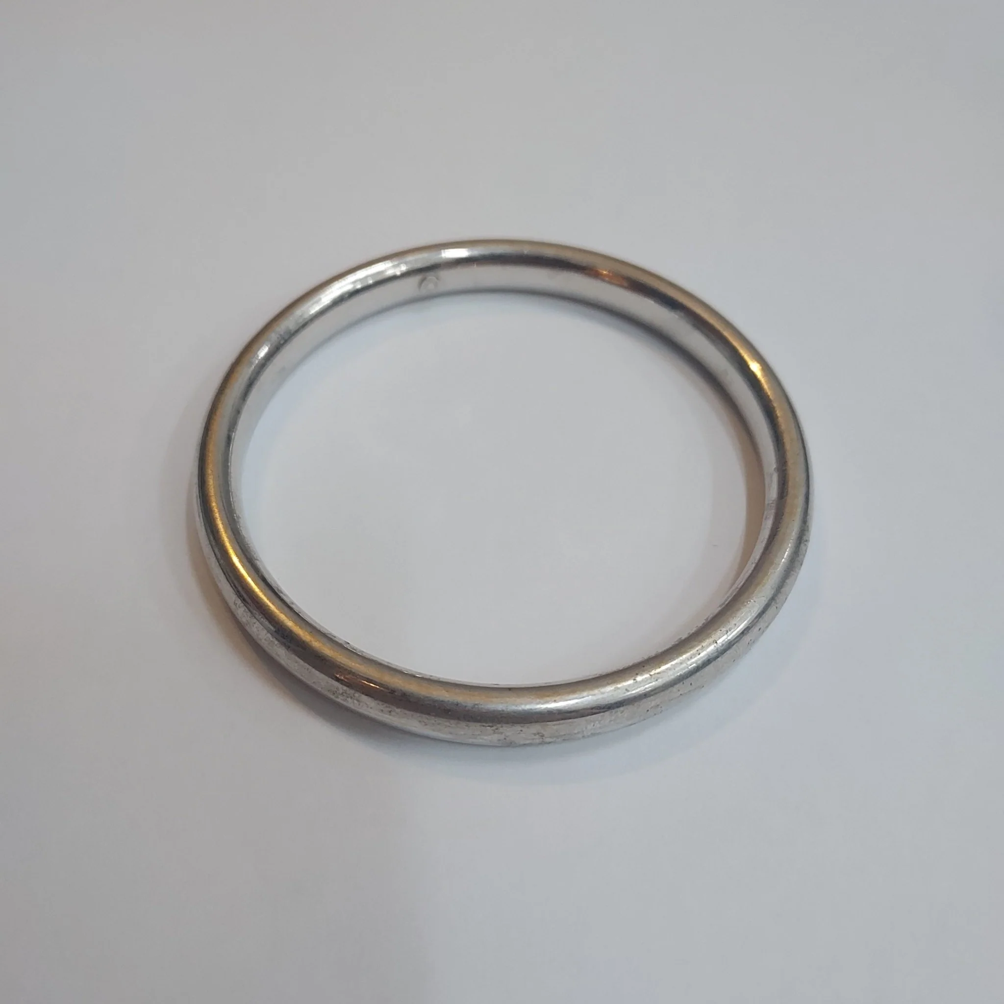 14K White Gold Bangle