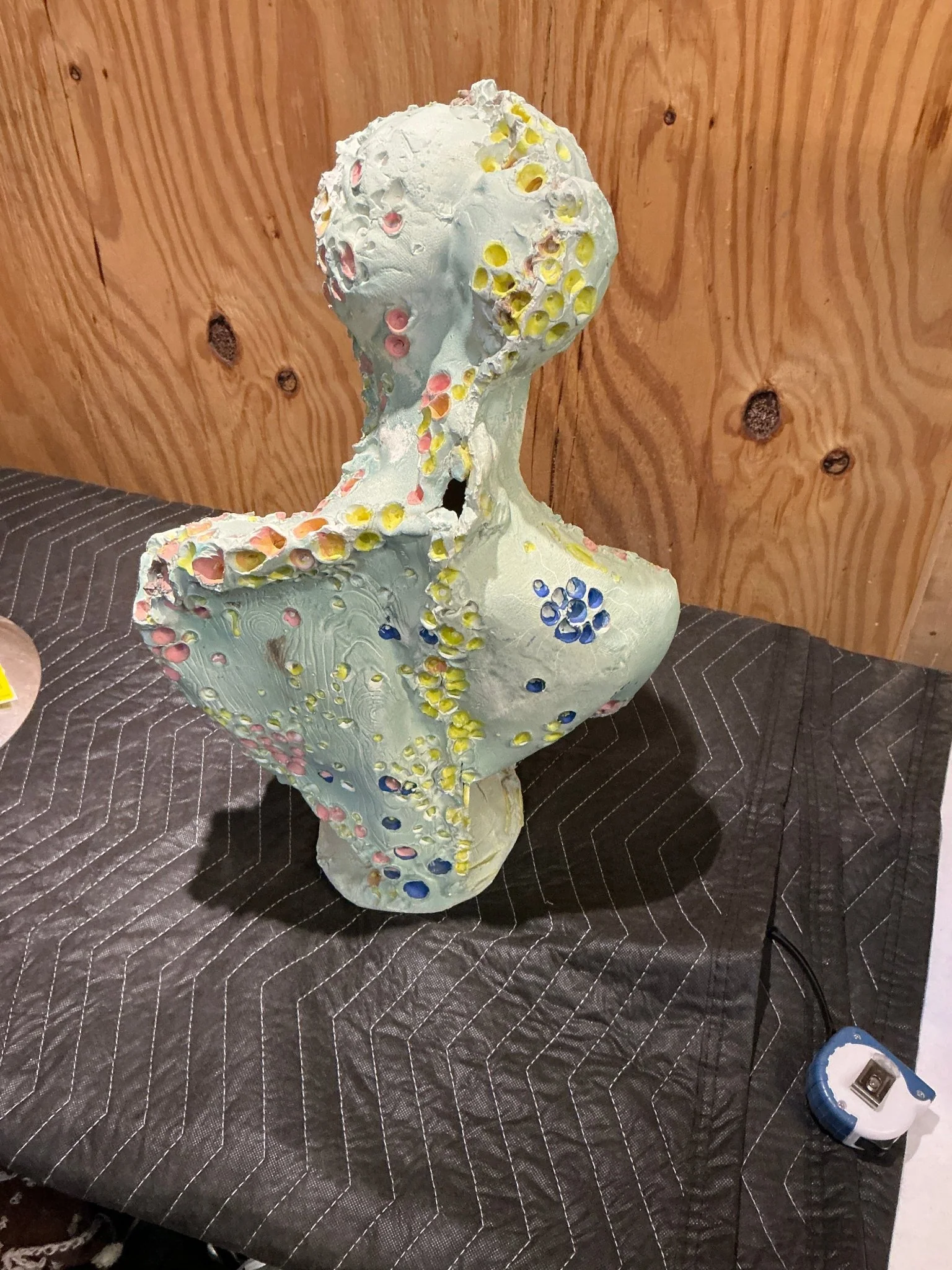 Modern ceramic sculpture - Image 4