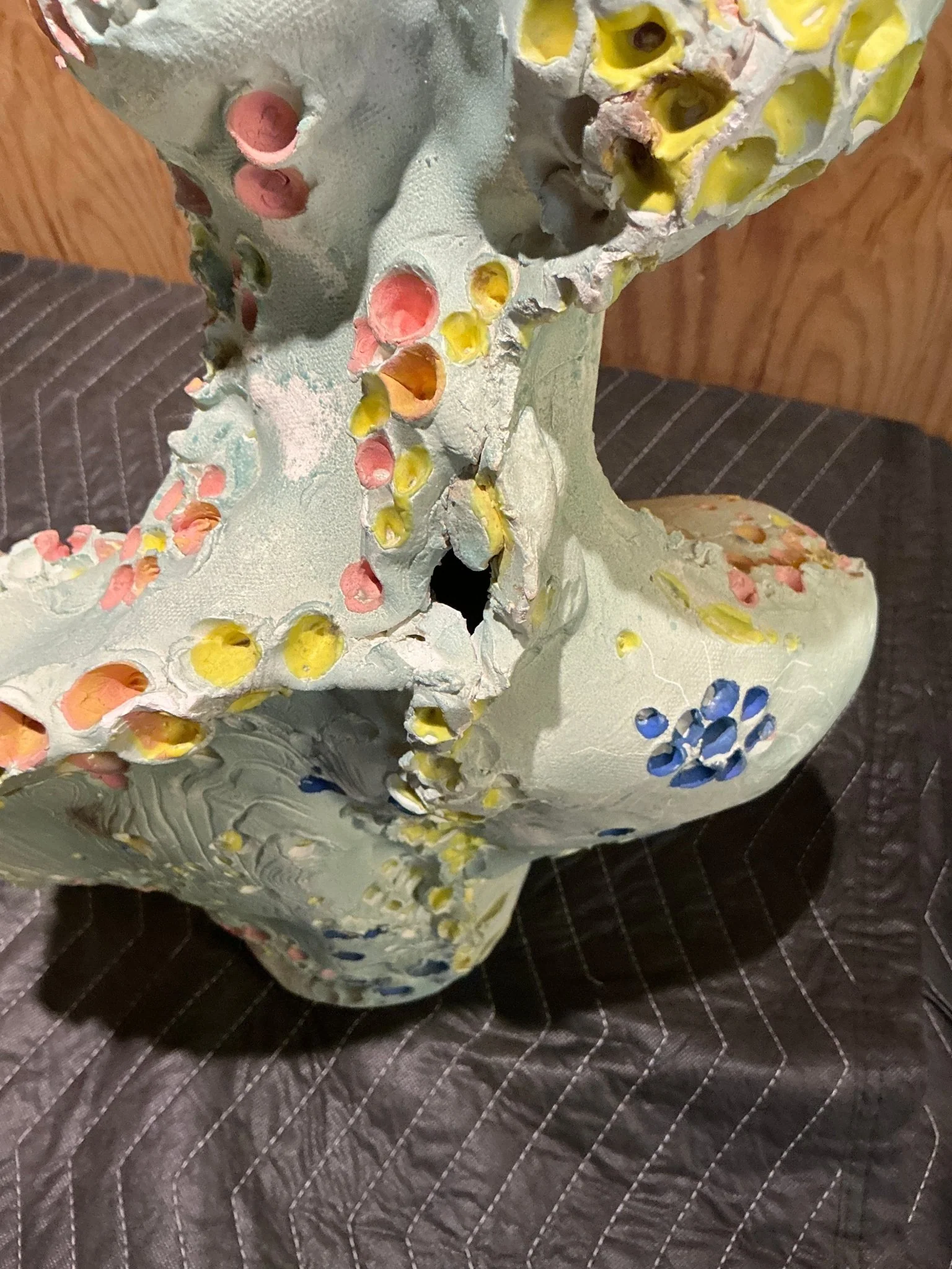 Modern ceramic sculpture - Image 5