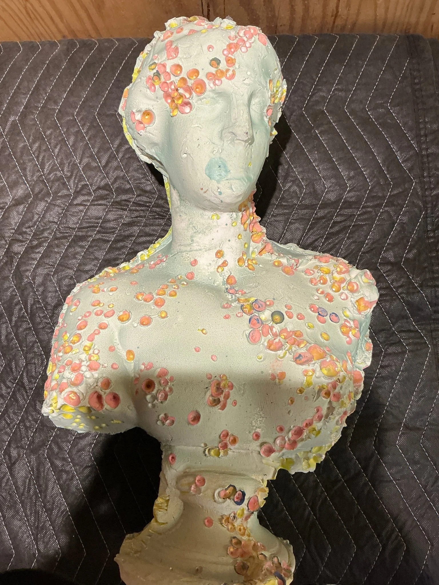 Modern ceramic sculpture - Image 7