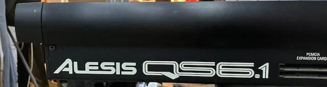 Alesis QS6.1 Synthesizer - Image 3