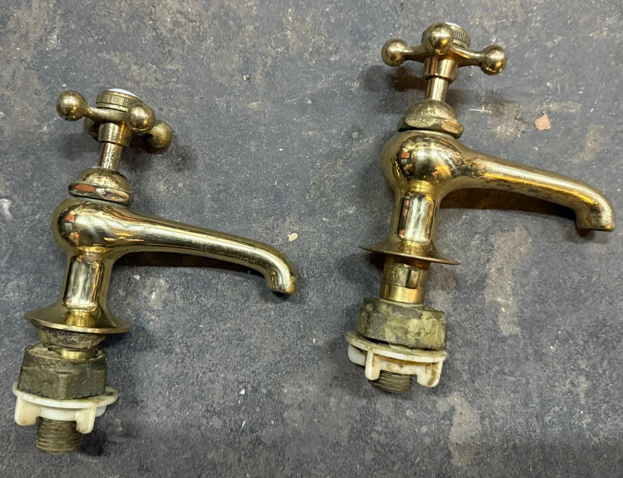 Antique Brass Faucet Bathroom Sink