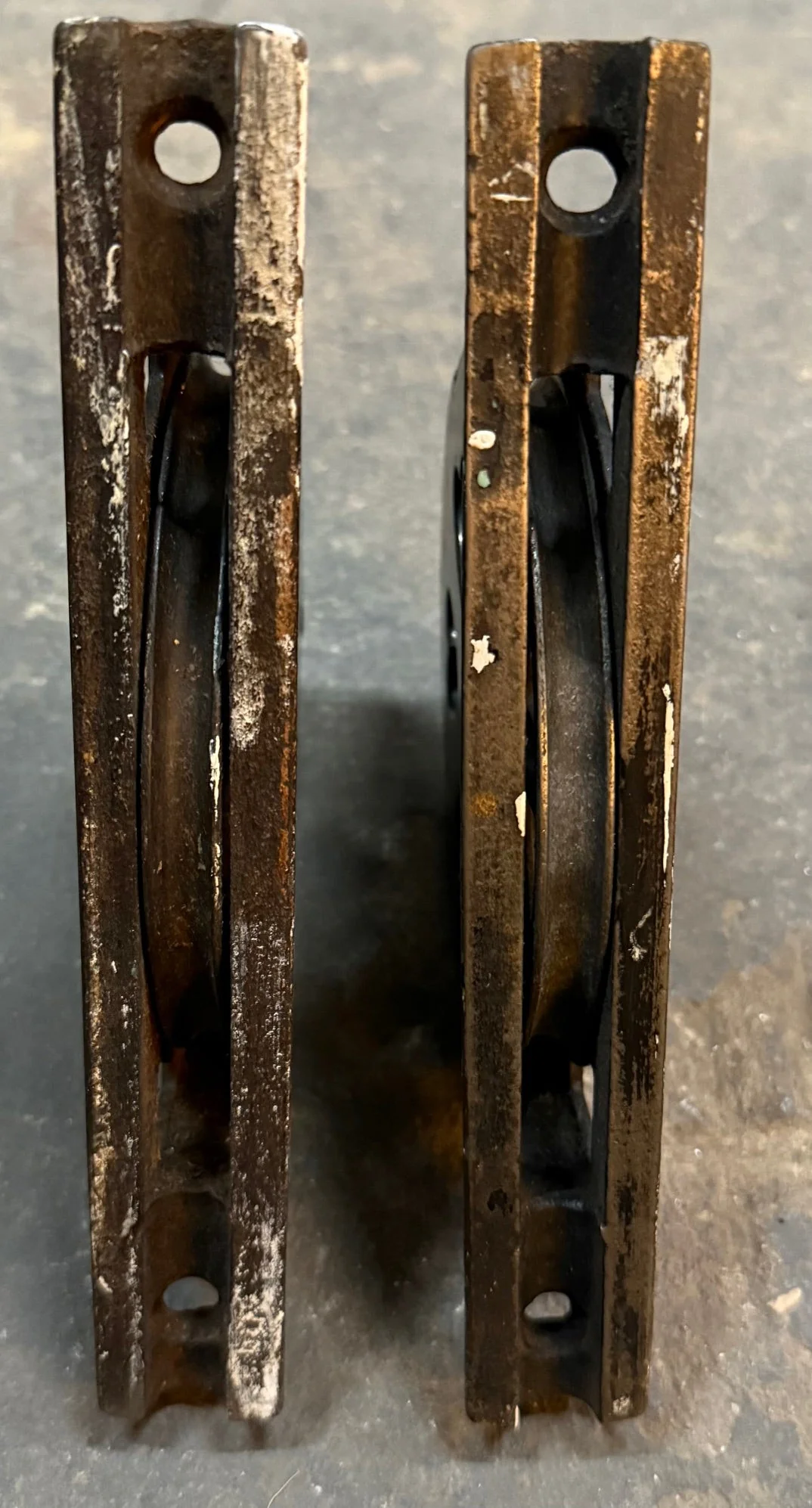 Pair of Vintage Recessed Pulley D.M. & Co. Window Dumbwaiter - Image 6
